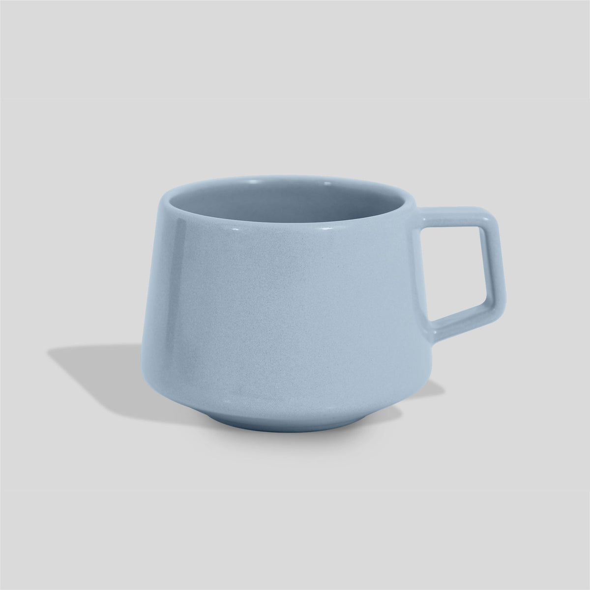 Niedrige konische Keramiktasse 280 ml mit Trapezhenkel – Hellblau