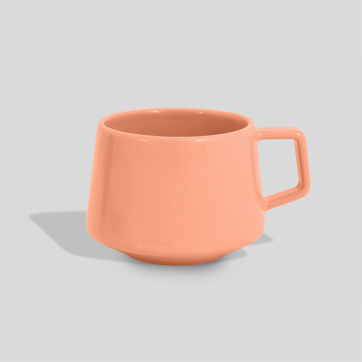 Niedrige konische Keramiktasse 280 ml mit Trapezhenkel – Lachs