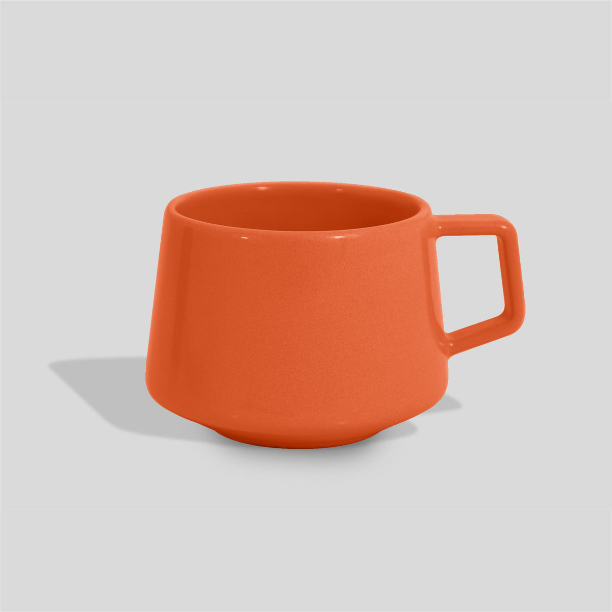 Niedrige konische Keramiktasse 280 ml mit Trapezhenkel – Orange