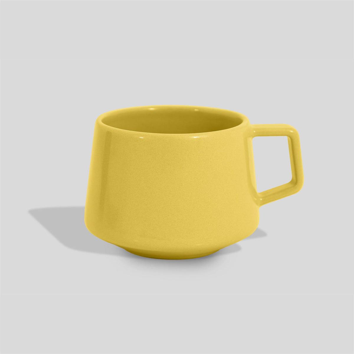 Niedrige konische Keramiktasse 280 ml mit Trapezhenkel – Sonnengelb