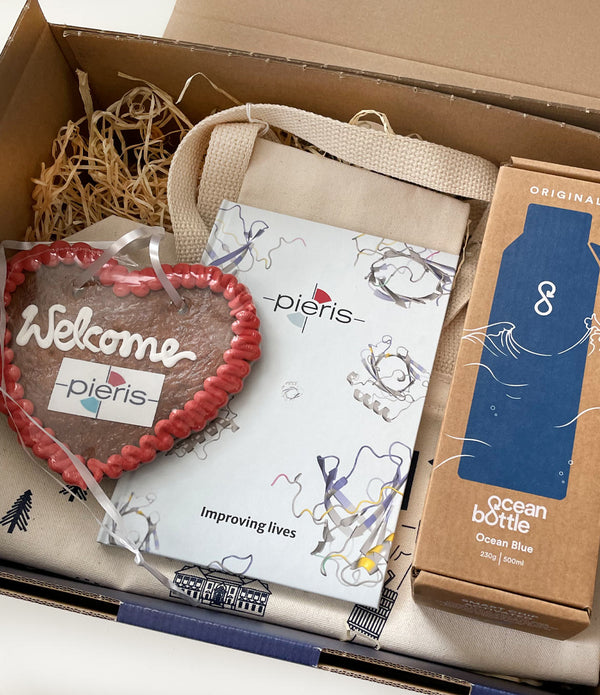 Geschenkbox mit Karte, Box und Karte in CI