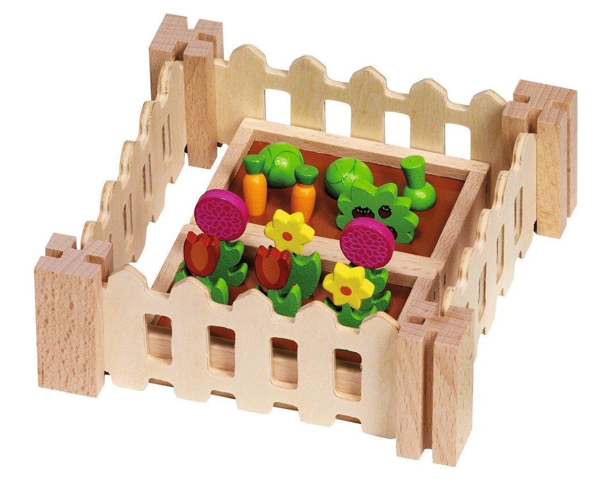 Puppenhaus Garten Set mit Beeten, Zaun und Gießkanne – Seitenansicht
