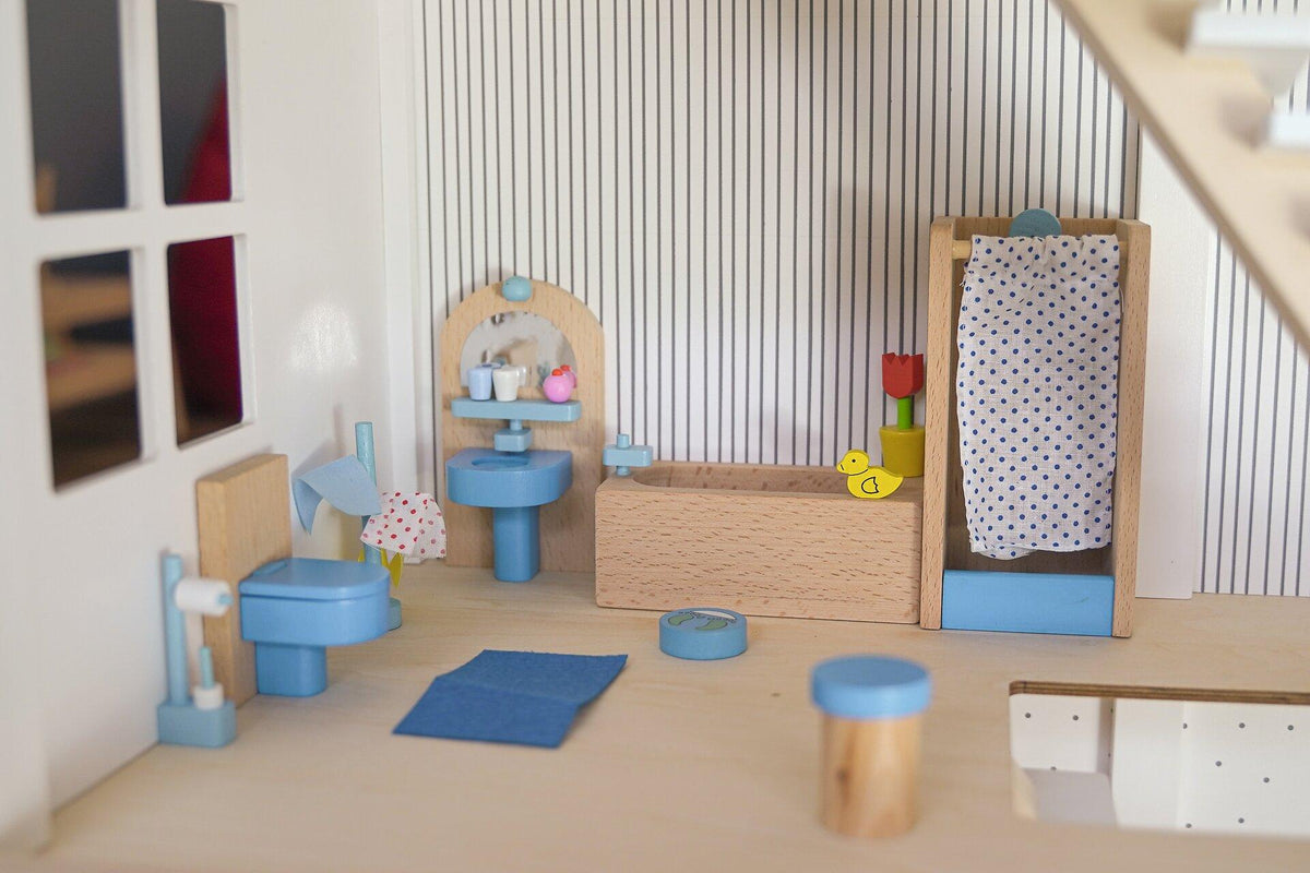 Puppenmöbel Badezimmer in Blau mit Duschkabine und Holzwanne – weitere Ansicht