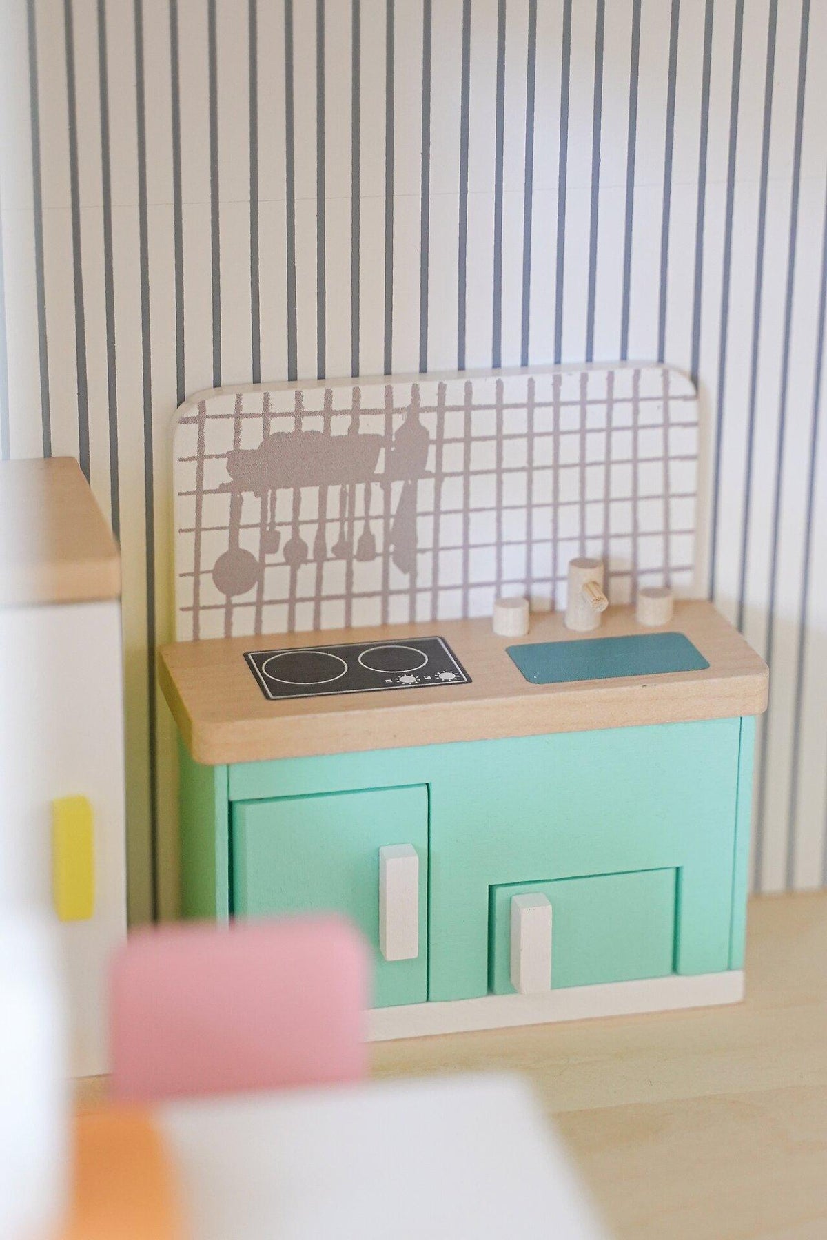 Puppenmöbelserie Copenhagen Küche in Pastell mit Toaster – weitere Ansicht