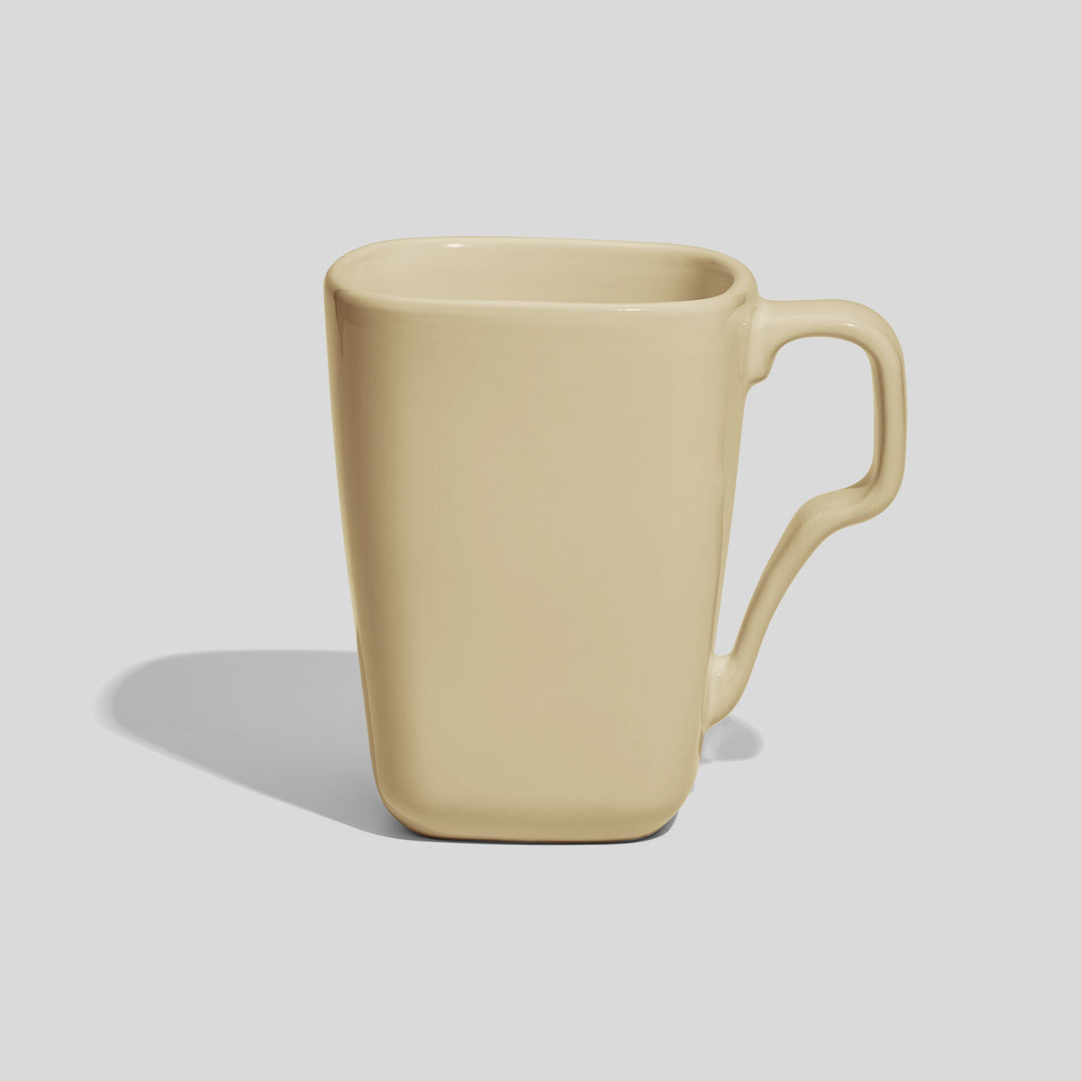 Quadratische Keramiktasse 330 ml mit Schwunghenkel – Beige