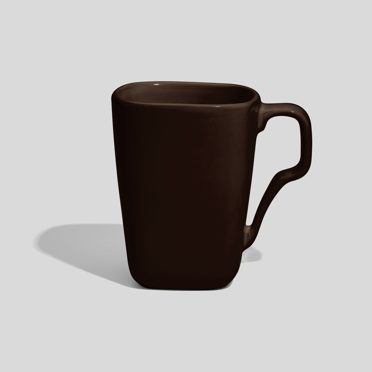 Quadratische Keramiktasse 330 ml mit Schwunghenkel – Dunkelbraun