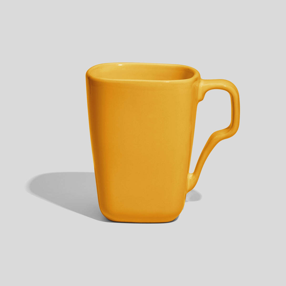 Quadratische Keramiktasse 330 ml mit Schwunghenkel – Gelb