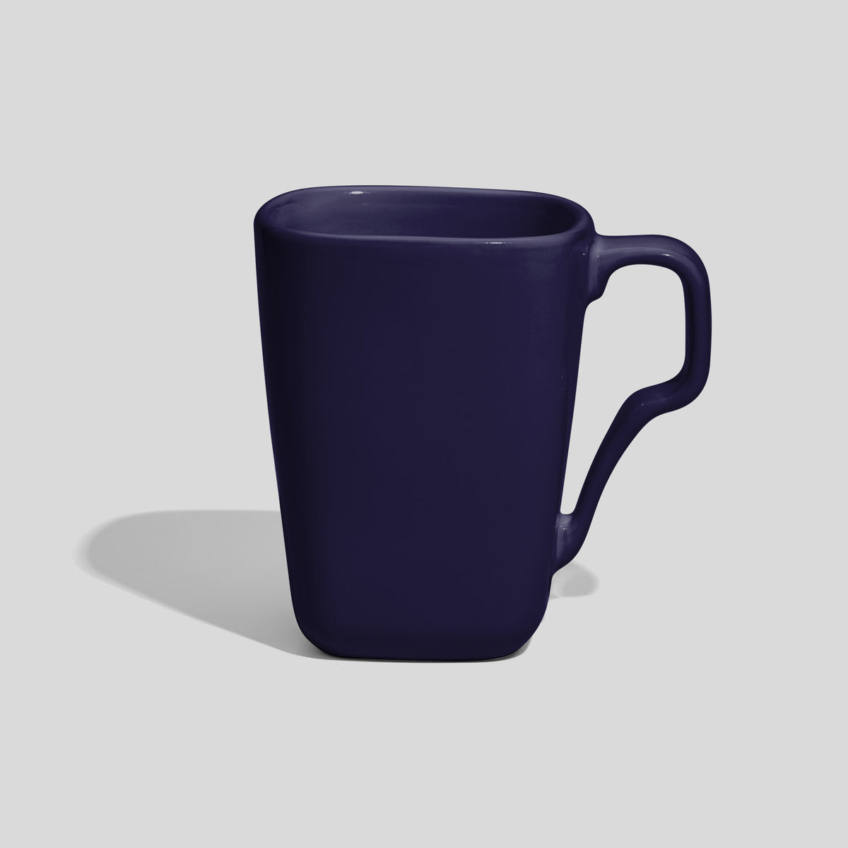 Quadratische Keramiktasse 330 ml mit Schwunghenkel – Nachtblau