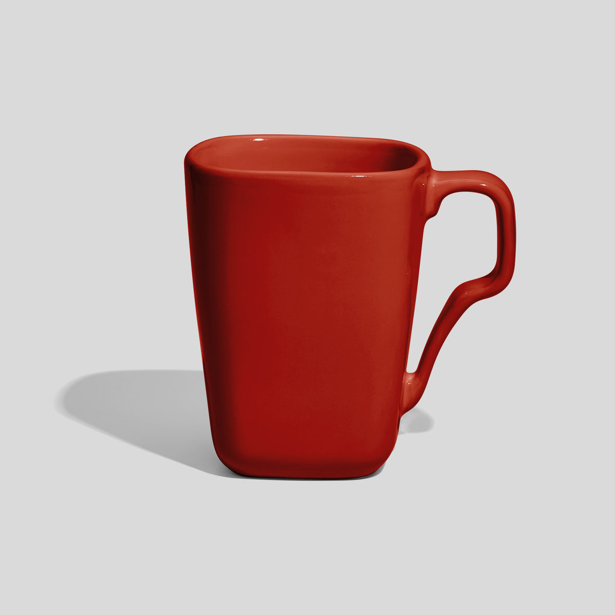 Quadratische Keramiktasse 330 ml mit Schwunghenkel – Rot