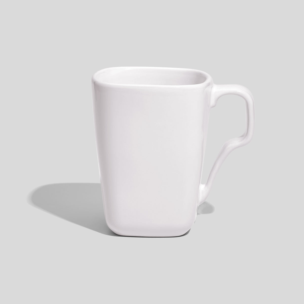 Quadratische Keramiktasse 330 ml mit Schwunghenkel – Weiß