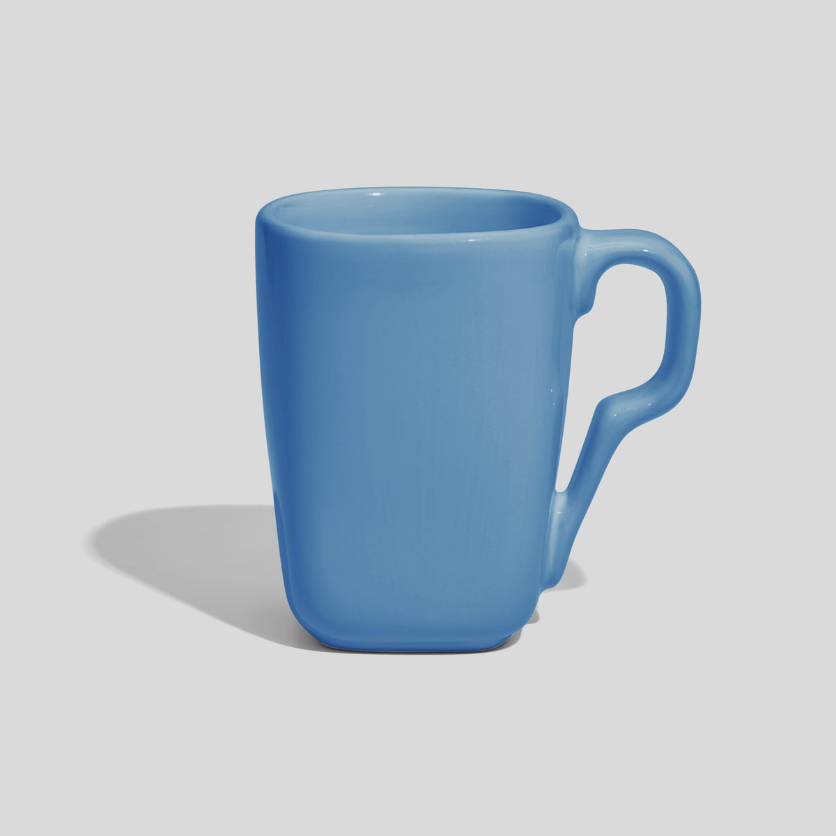 Rechteckig gerundete Keramiktasse 240 ml mit Knickhenkel – Himmelblau