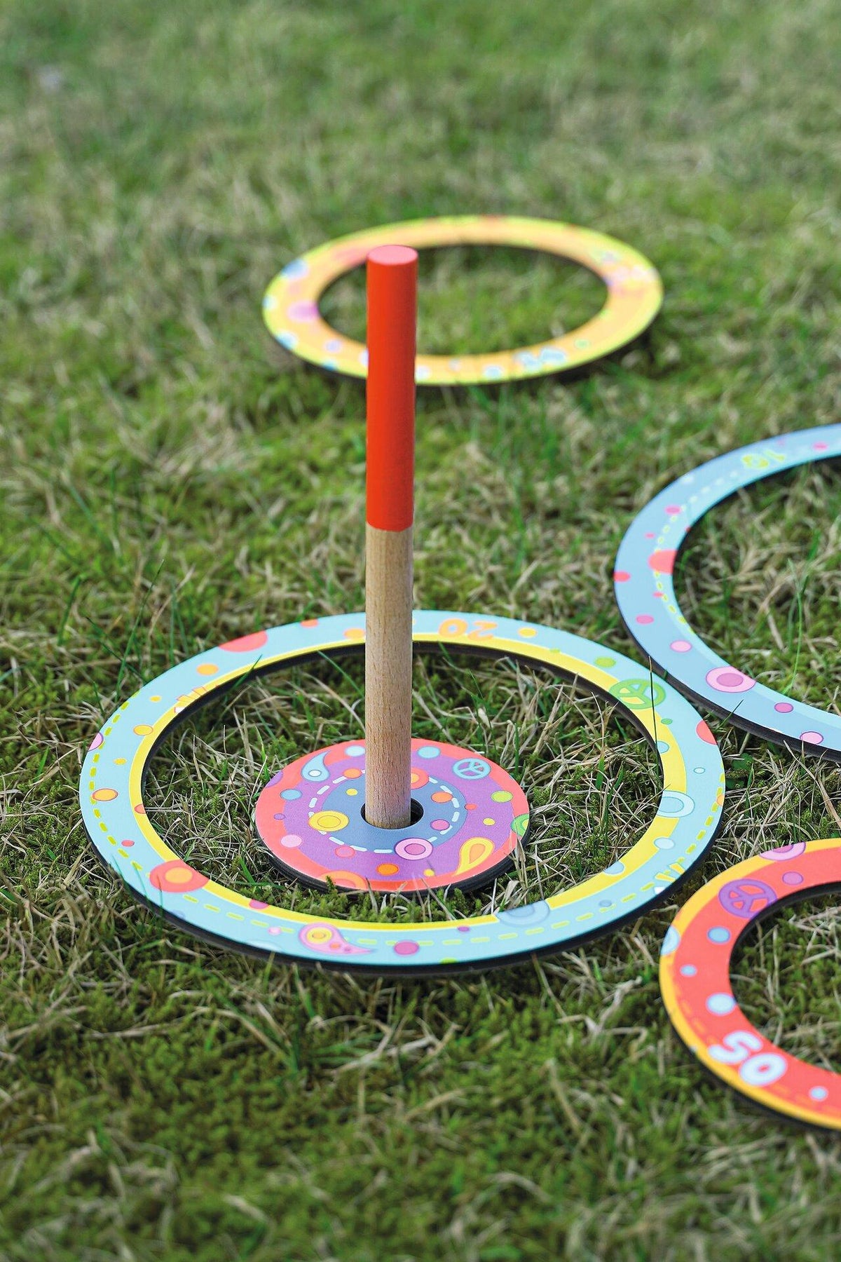 Ringwurfspiel Kunterbunt mit Zielscheibe aus Holz – weitere Ansicht