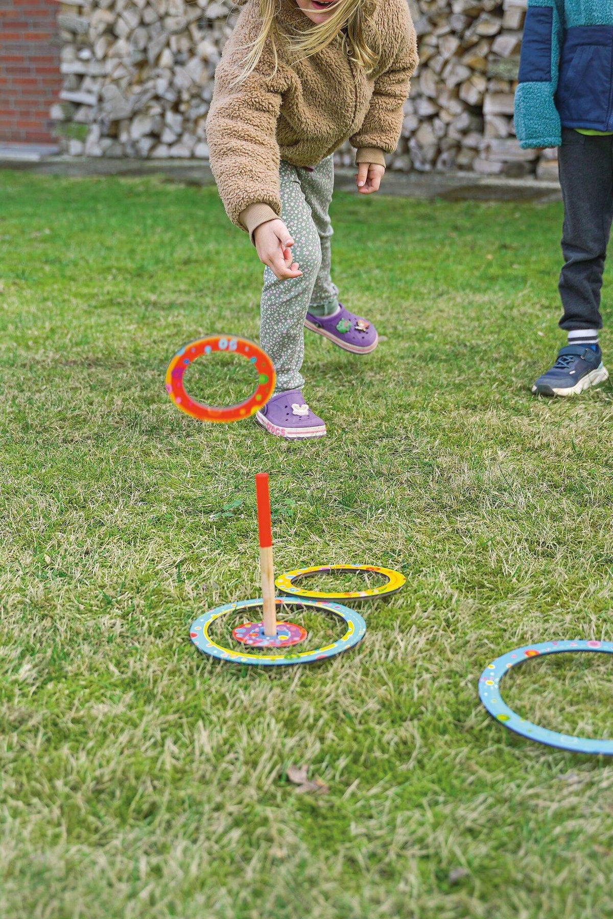 Ringwurfspiel Kunterbunt mit Zielscheibe aus Holz – weitere Ansicht