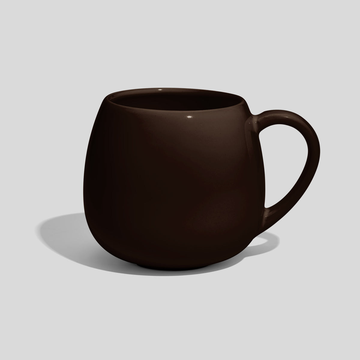 Rundbauchige Keramiktasse 420 ml mit schlankem Henkel – Dunkelbraun