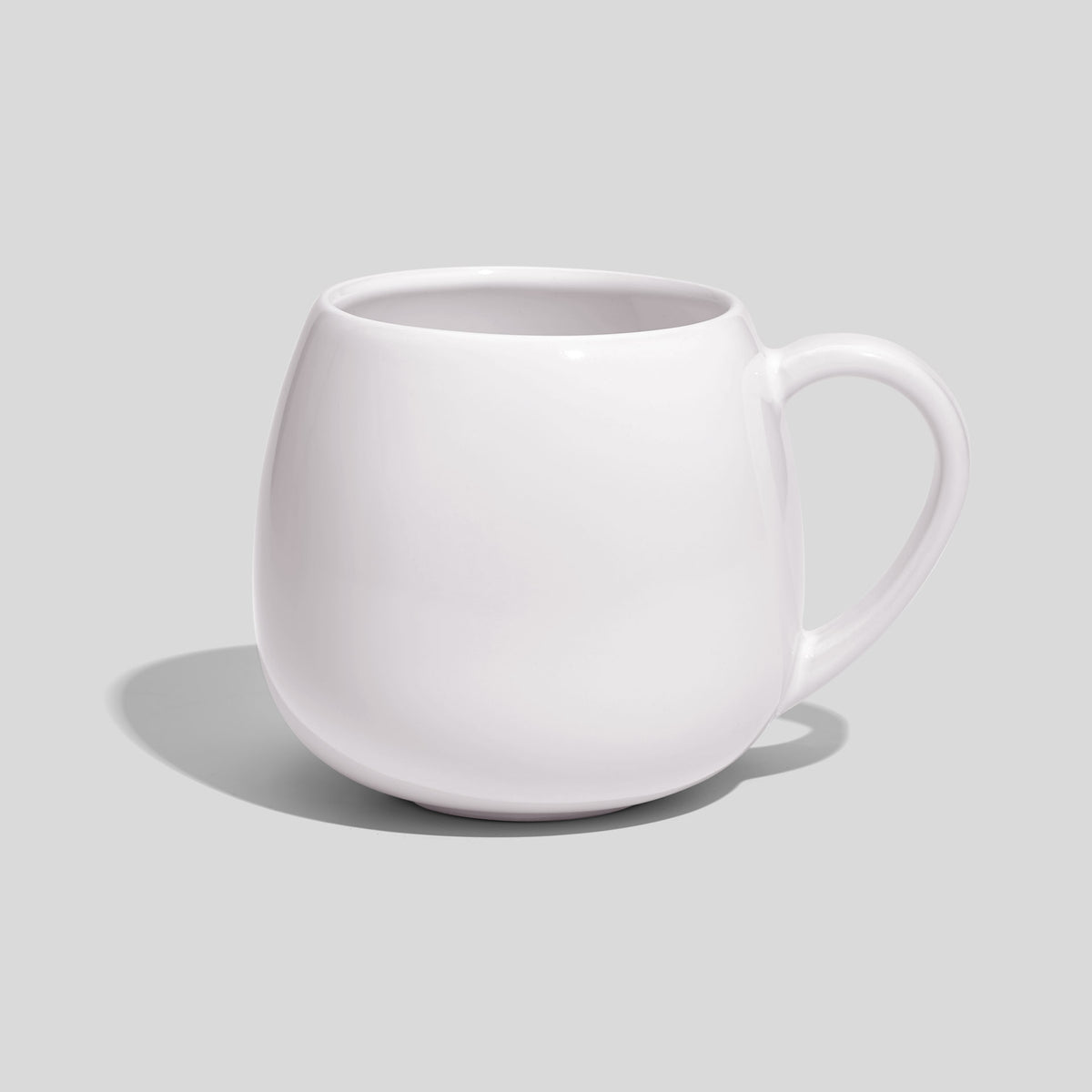 Rundbauchige Keramiktasse 420 ml mit schlankem Henkel – Weiß