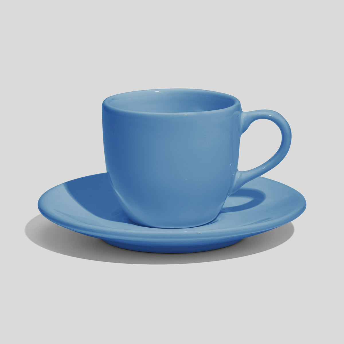 Rundliche Tasse mit Untertasse 180 ml und Bogenhenkel – Himmelblau