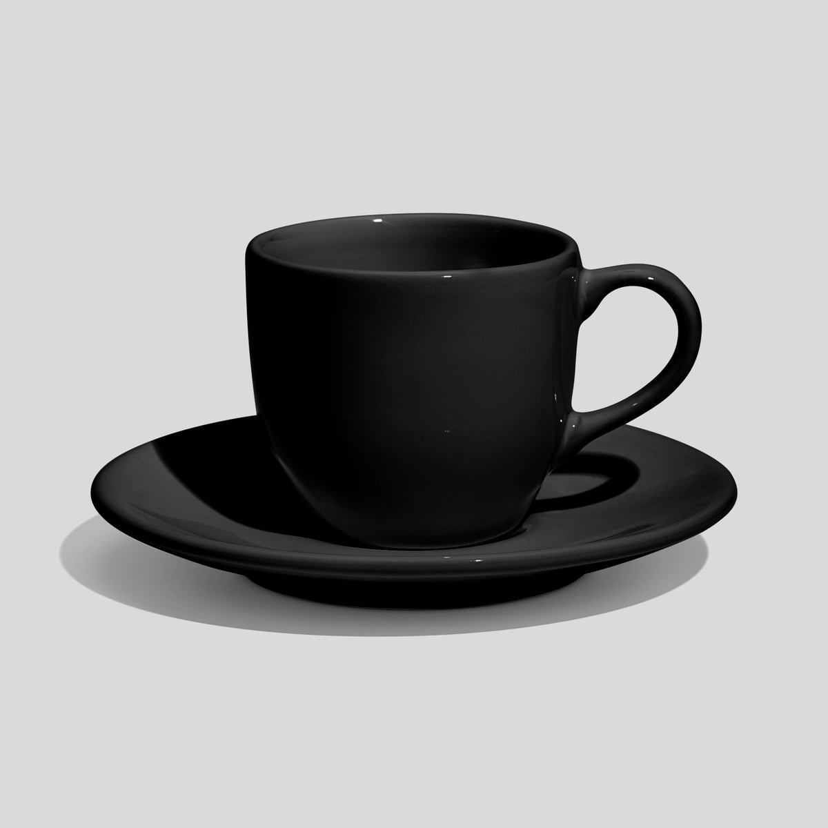 Rundliche Tasse mit Untertasse 180 ml und Bogenhenkel – Schwarz
