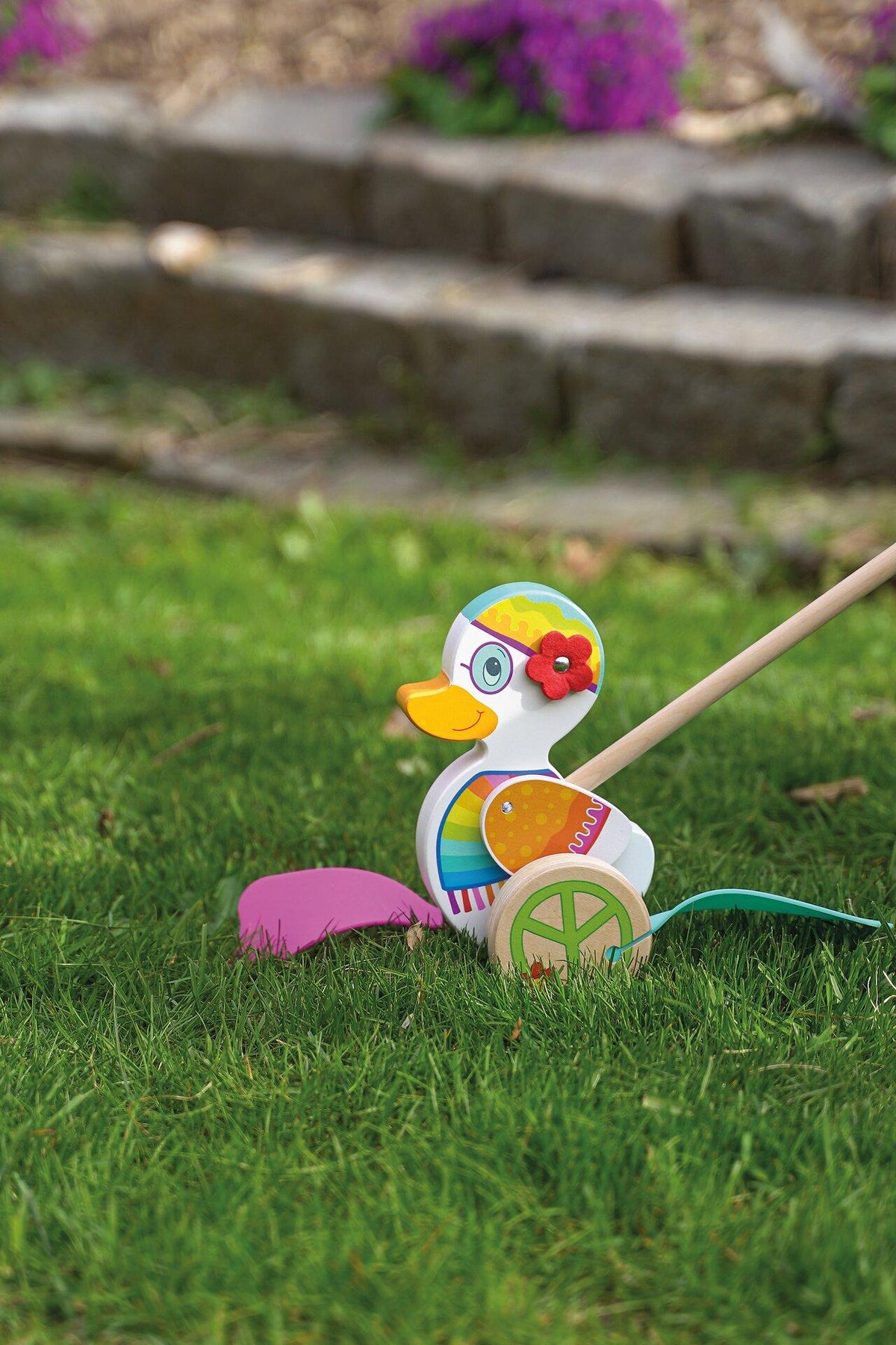 Schiebetier Ente Enna mit Peace Zeichen am Rad – dritte Ansicht