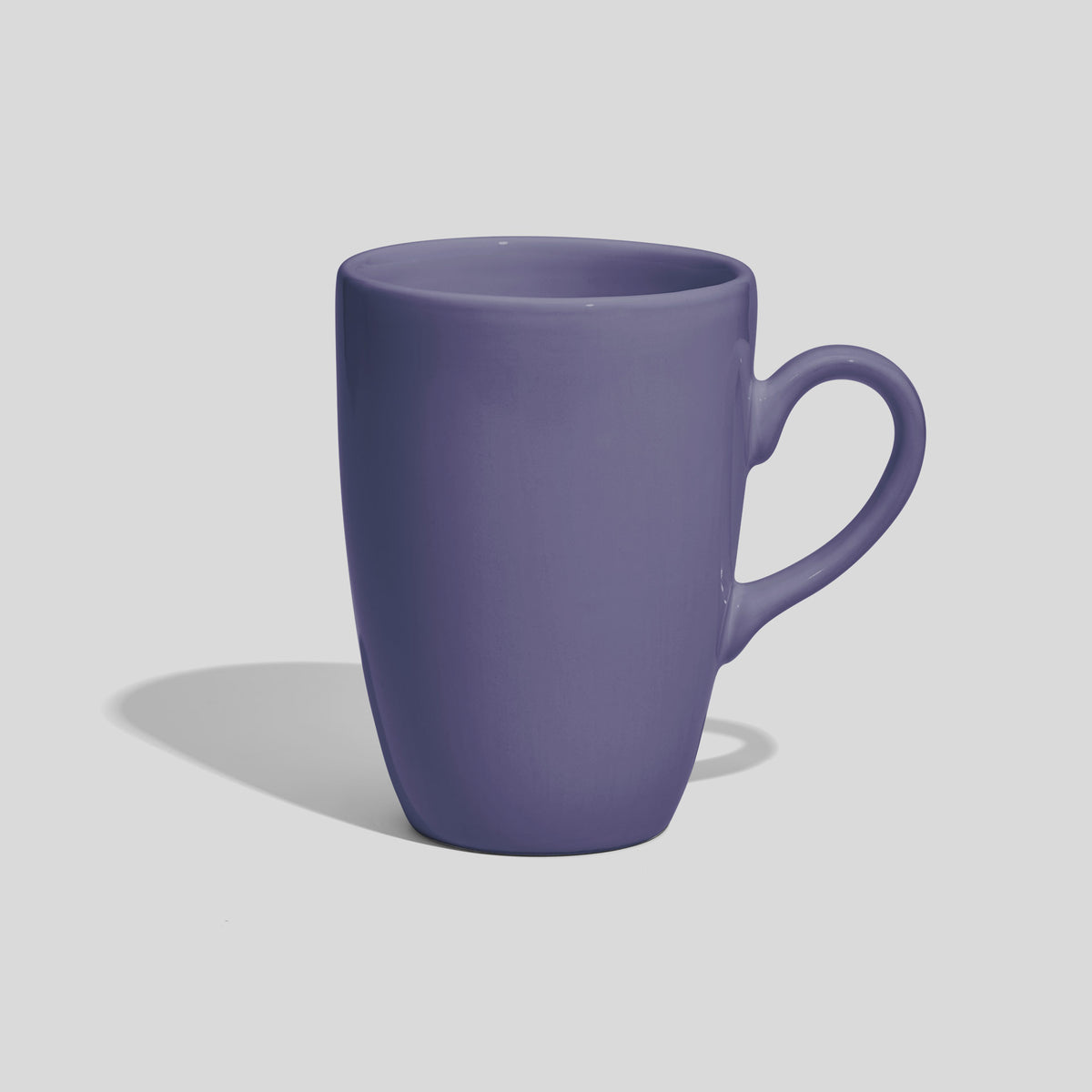 Schlanke Keramiktasse 330 ml mit geschwungenem Henkel – Lavendel