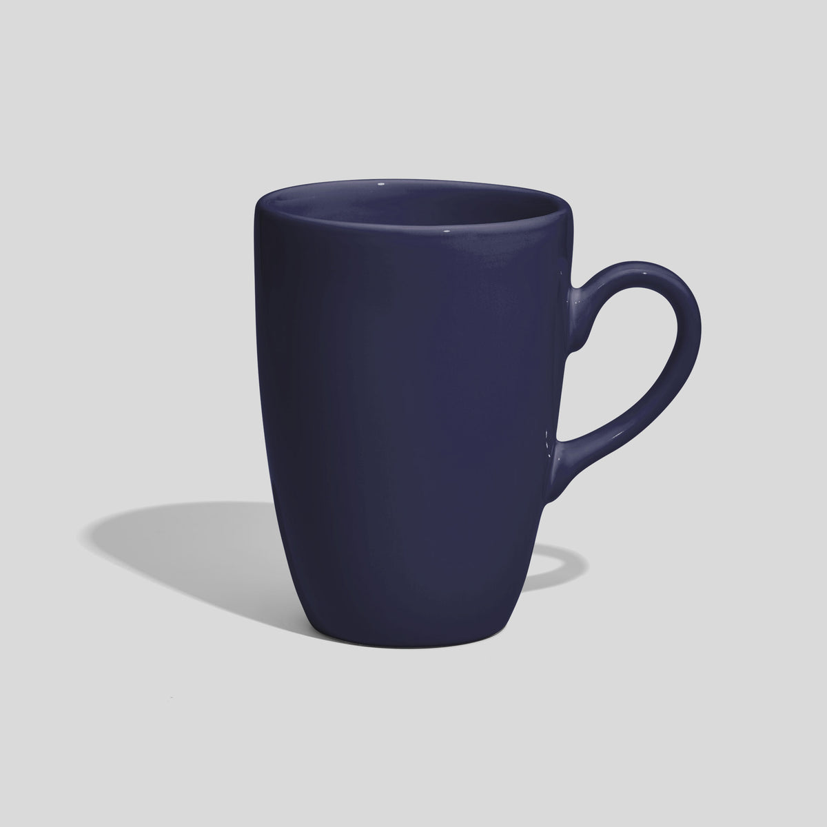 Schlanke Keramiktasse 330 ml mit geschwungenem Henkel – Marineblau