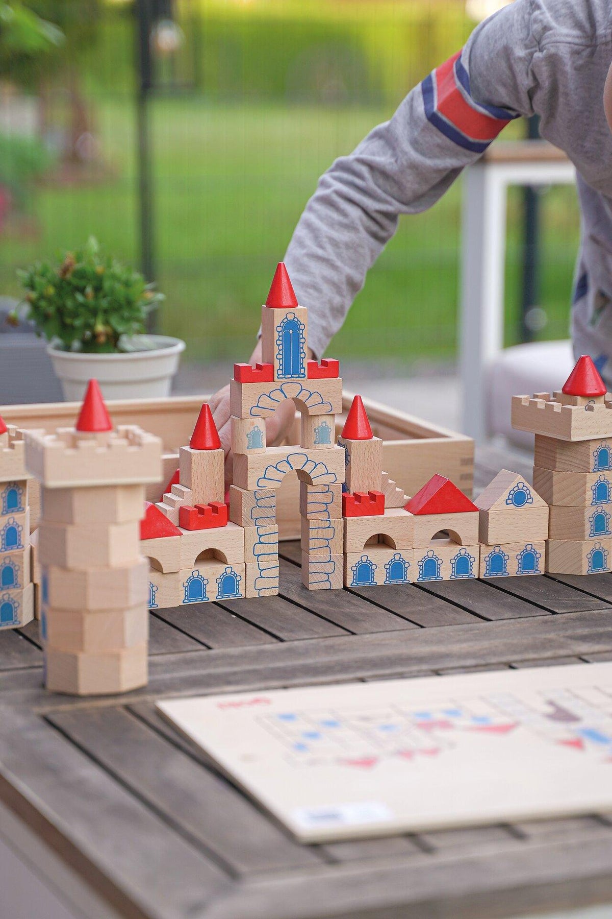 Schlossbaukasten aus Massivholz mit 145 Bausteinen – siebte Ansicht