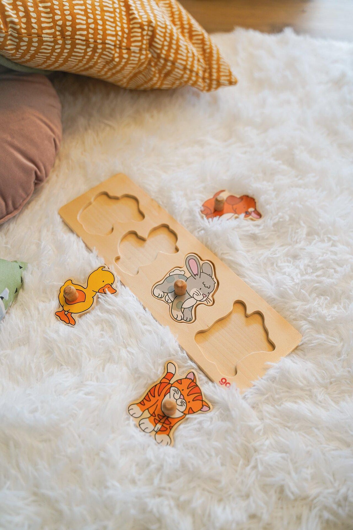 Schmales Steckpuzzle mit Hund, Ente, Hase und Katze – weitere Ansicht