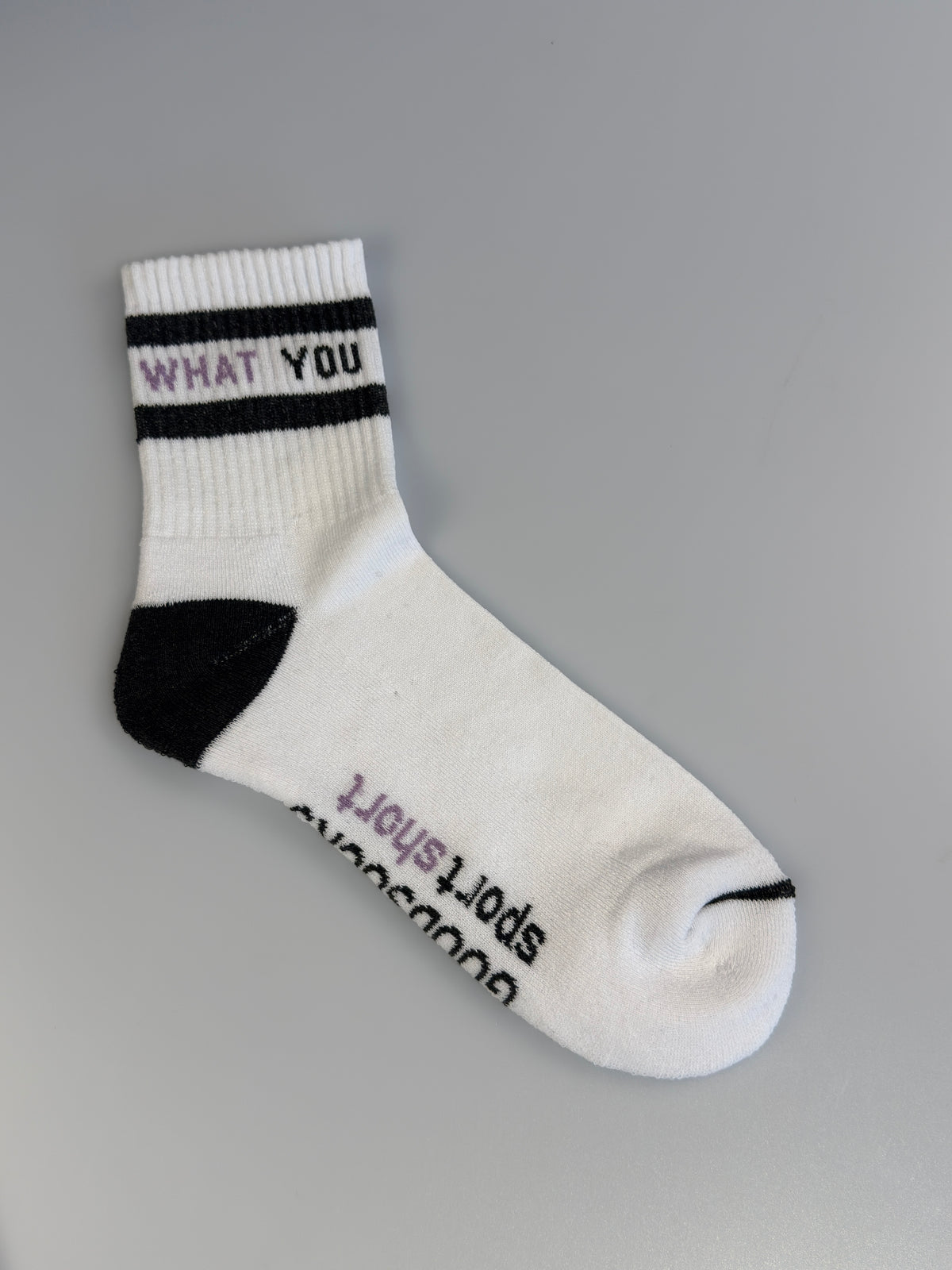 Sportsocken mit eingestricktem Logo und Frotteesohle – Kurz