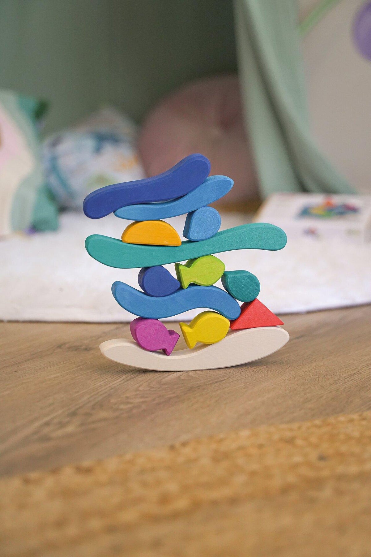 Stapelspiel Wasserwelt mit Wellen und Fischen aus Holz – Ansicht