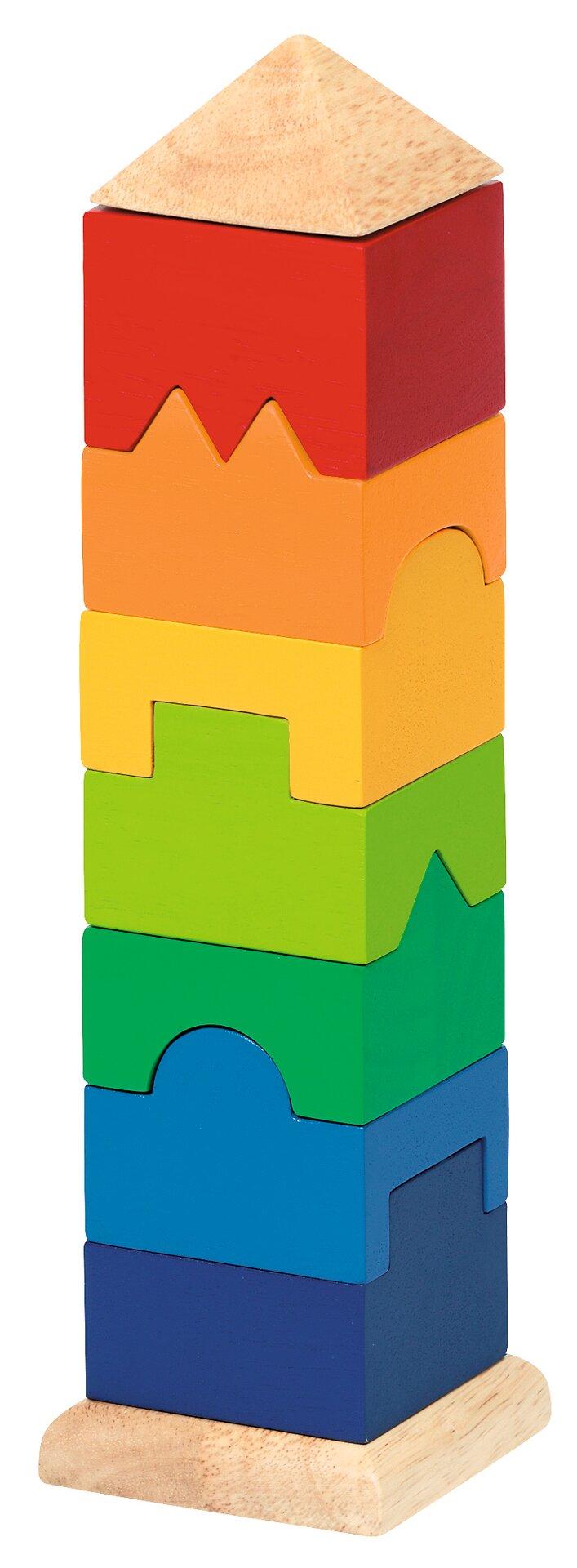 Stapelturm in Regenbogenfarben mit Spitzdach aus Holz