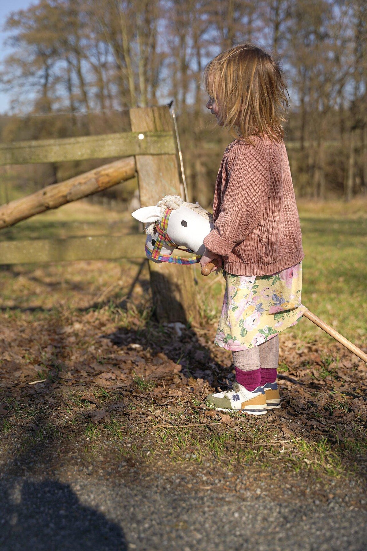 Steckenpferd Schimmel mit Baumwollkopf von goki – weitere Ansicht