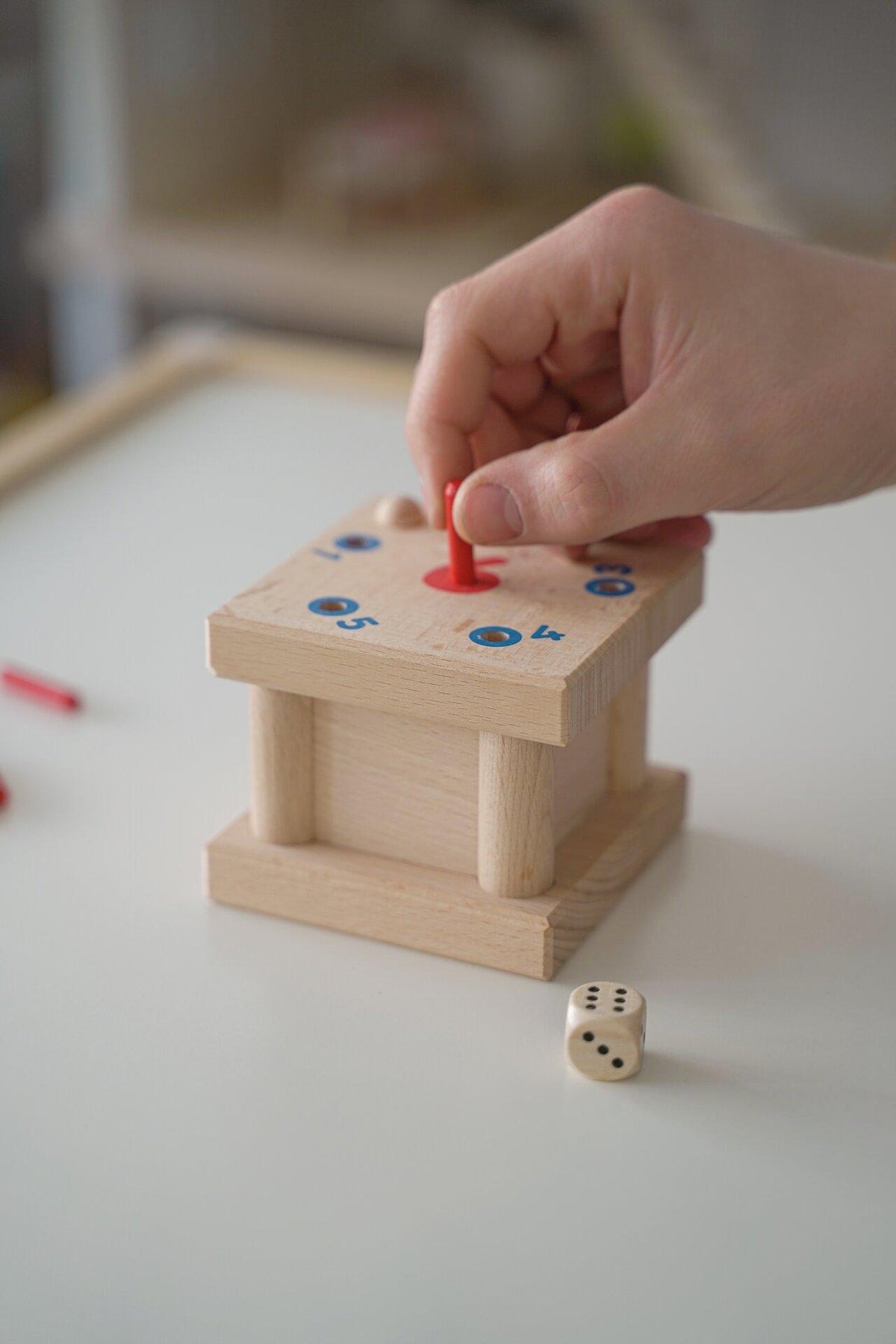 Steckspiel Die verflixte 6 mit Würfel und 40 Pins – weitere Ansicht