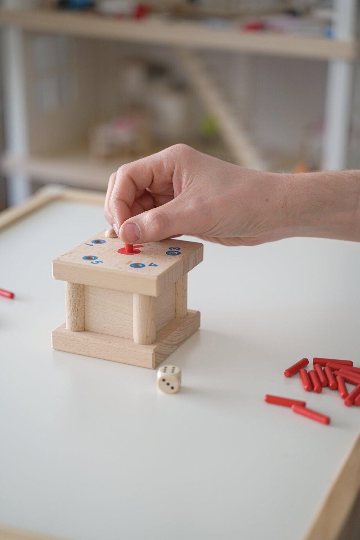 Steckspiel Die verflixte 6 mit Würfel und 40 Pins – weitere Ansicht