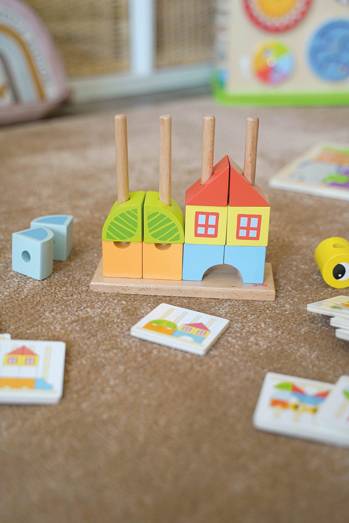 Steckspiel Vario mit 12 Vorlagekärtchen und Holzbausteinen