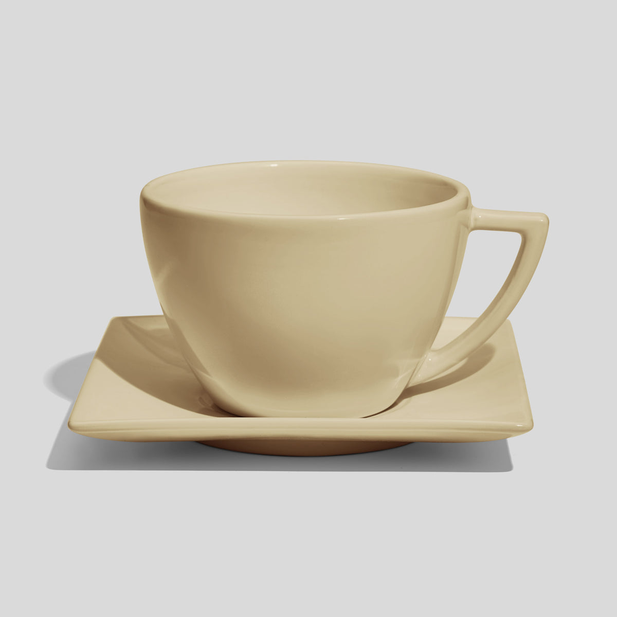 Tasse mit Dreiecksgriff und eckiger Untertasse 520 ml – Beige