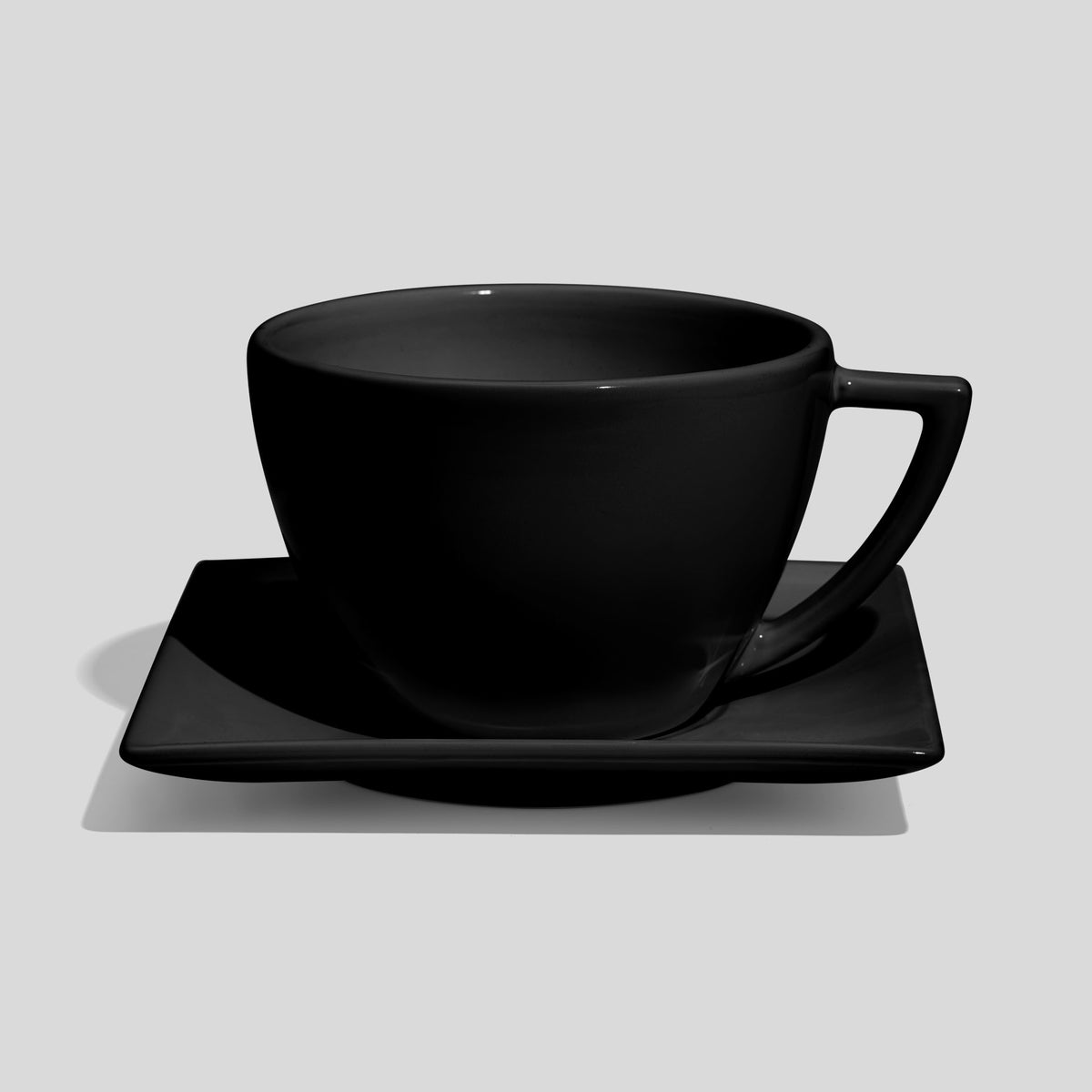 Tasse mit Dreiecksgriff und eckiger Untertasse 520 ml – Schwarz