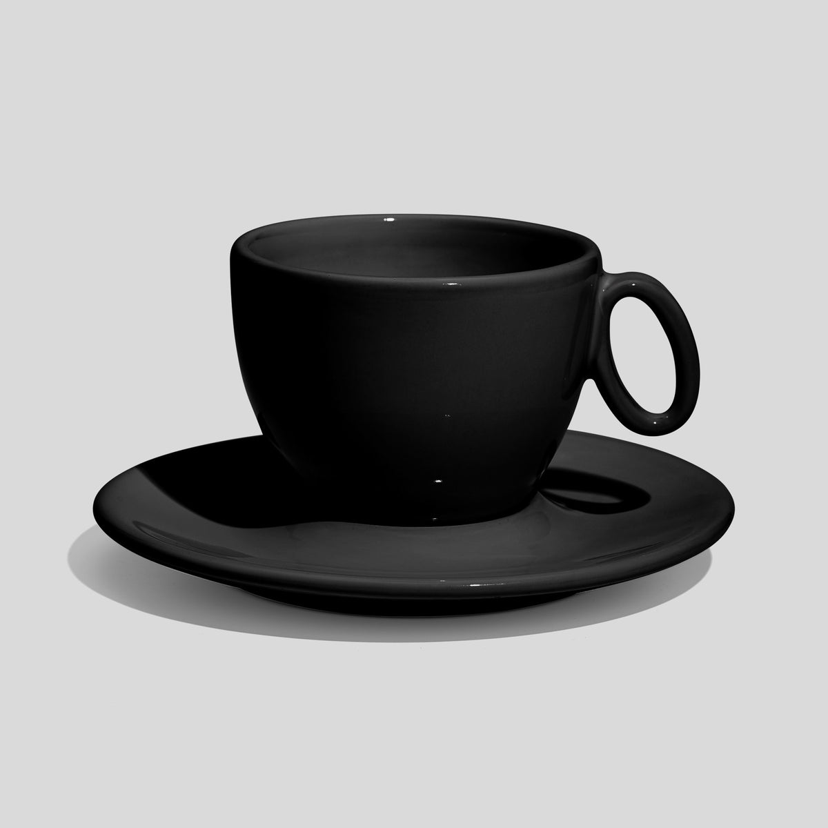 Tasse mit Untertasse 150 ml und ovalem Ringhenkel – Schwarz