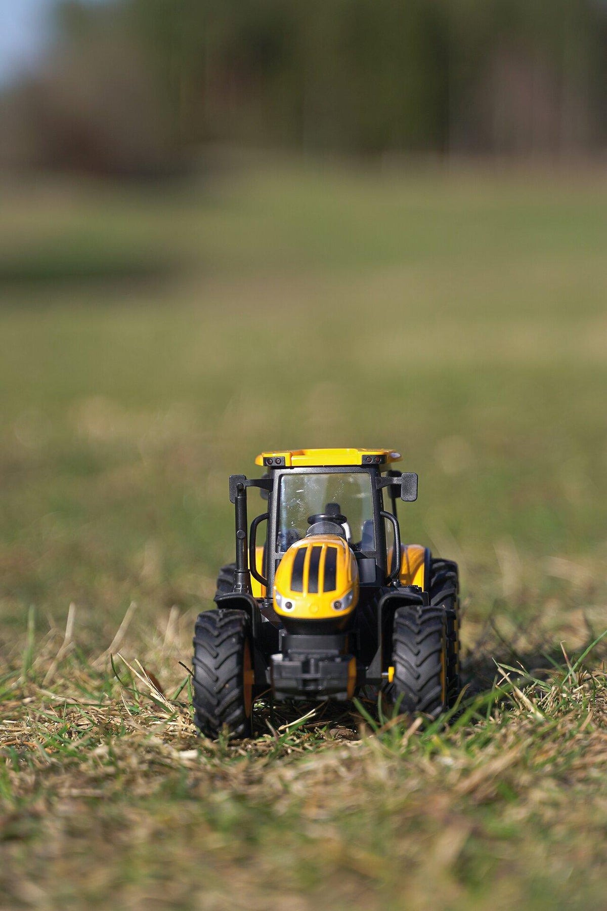 Traktor mit Licht und Sound im Maßstab 1:24 – weitere Ansicht