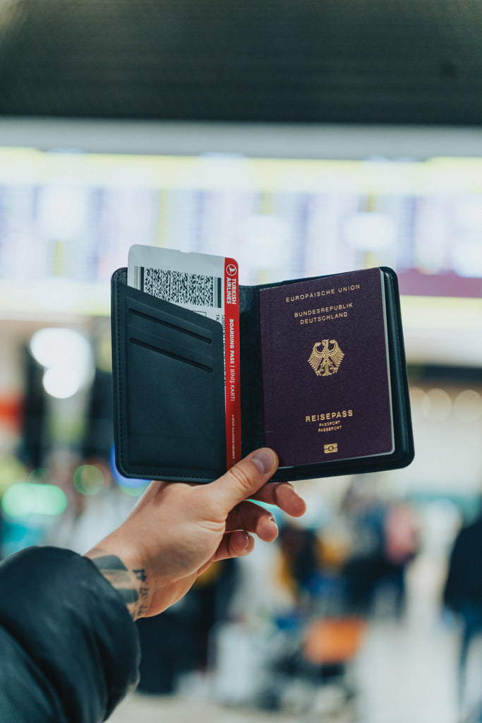 Travelfinder RCS Polyester Passtasche mit weltweiter Ortung