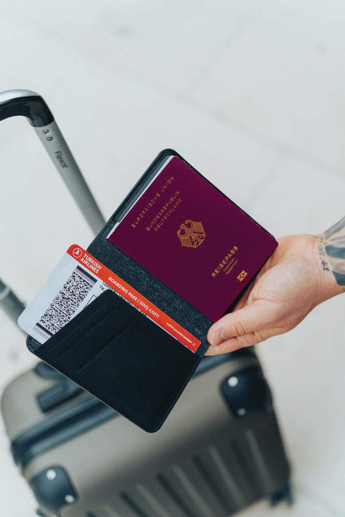 Travelfinder RCS Polyester Passtasche mit weltweiter Ortung