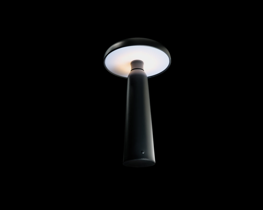 VINGA Avery RCS Tischlampe