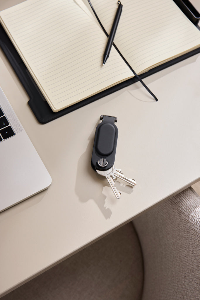 VINGA Baltimore RCS Schlüsselhalter mit Dual-Finder
