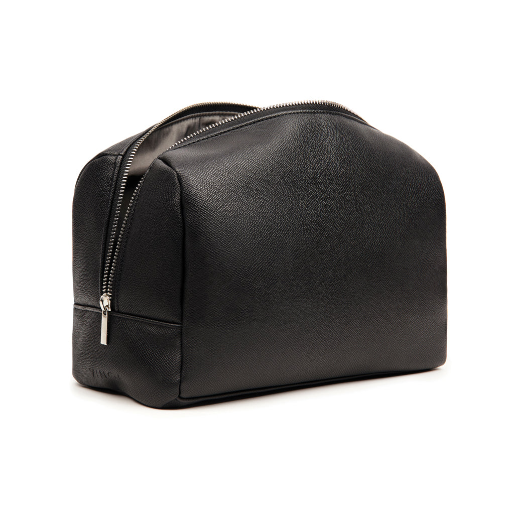 VINGA Bermond Kulturtasche aus RCS recyceltem PU – schwarz
