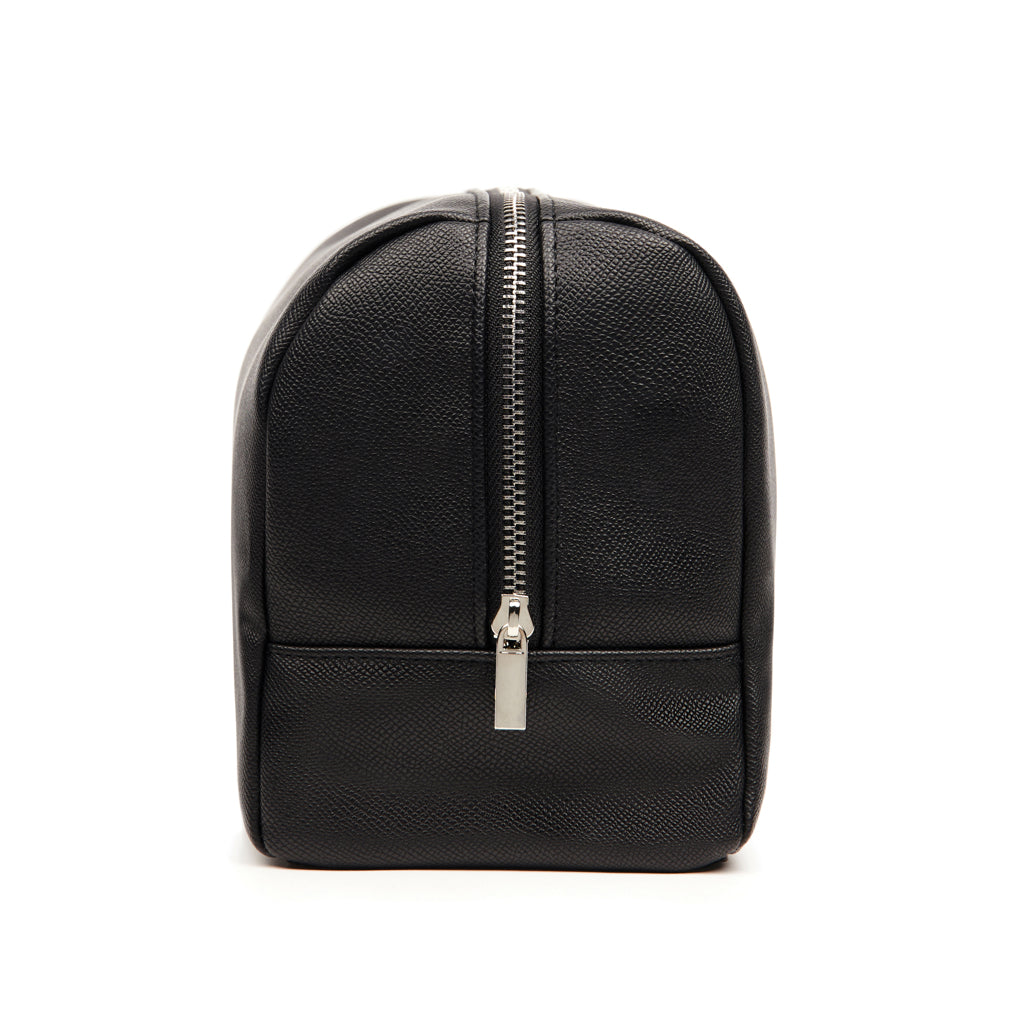 VINGA Bermond Kulturtasche aus RCS recyceltem PU – schwarz