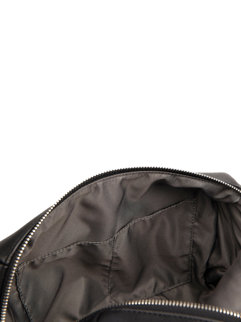 VINGA Bermond Kulturtasche aus RCS recyceltem PU – schwarz