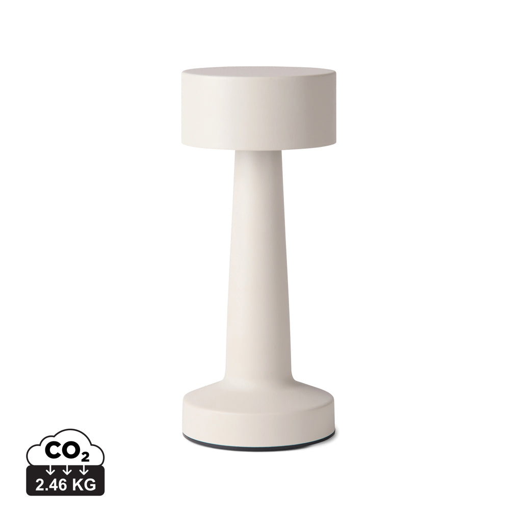 VINGA Maris Tischleuchte aus RCS recyceltem ABS – beige