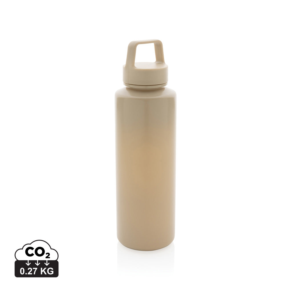Wasserflasche mit Henkel aus RCS rPP – braun
