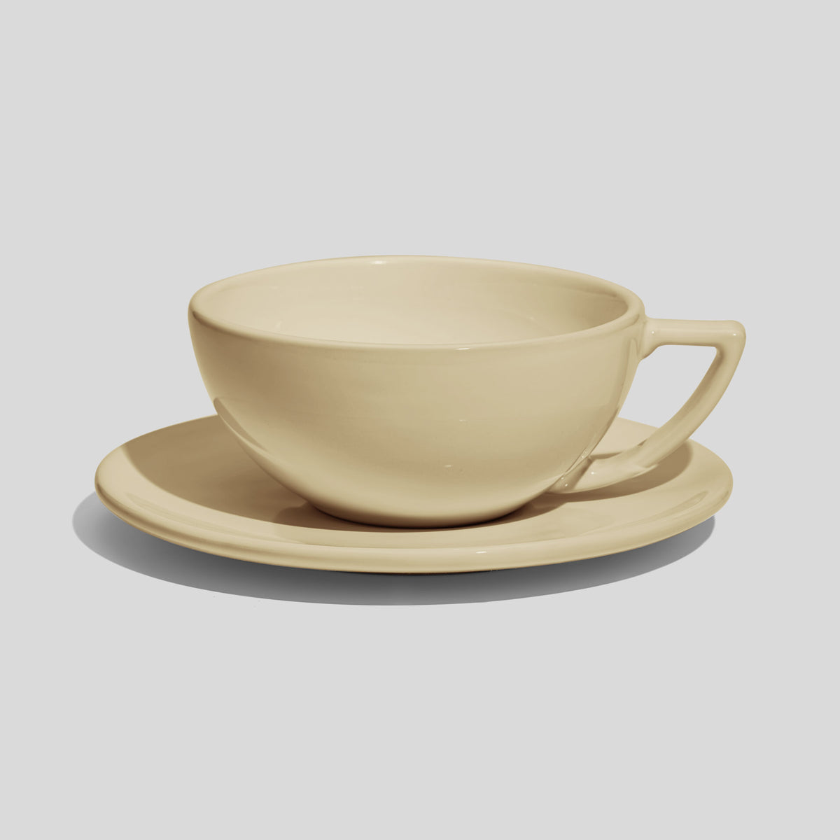 Weite Schalentasse mit Dreiecksgriff und Untertasse 280 ml – Beige